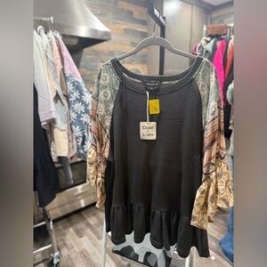 Davi & Dani Black Blouse with Patterned Sleeves